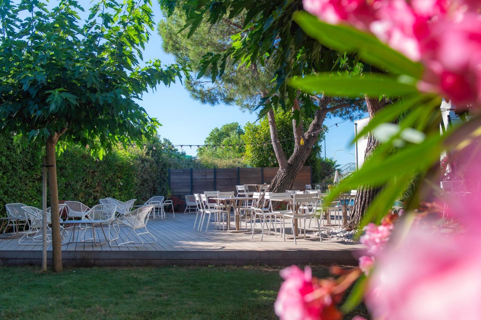 Kyriad Montpellier Est - Lunel Lunel  Exterior photo